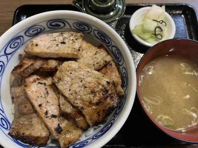 炭火焼豚丼 七凛茶屋坊ず的实拍高清图