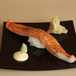 寿司菜的实拍图