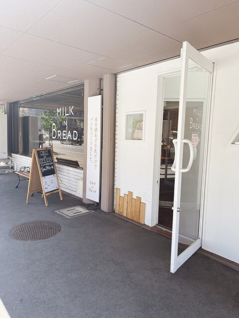 MILK IN BREAD的实拍高清图