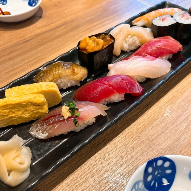 すし屋魚真 下北沢店的實拍高清圖