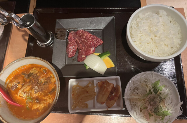 炭火焼肉 羅山 琴似店的實拍高清圖