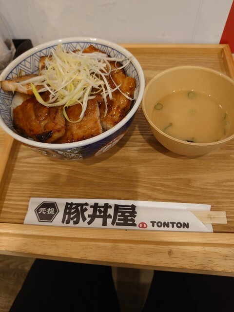 元祖豚丼屋 TONTON 船場センタービル10号館店的实拍高清图