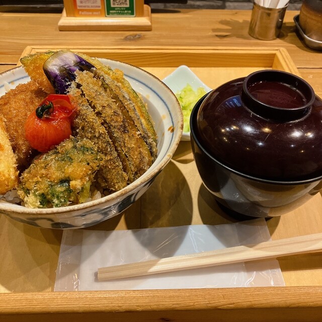 新潟カツ丼 タレカツ 神保町すずらん通り店的实拍高清图