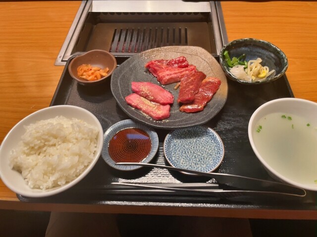 焼肉家 KAZU 神楽坂的实拍高清图