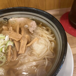 ワンタンメンの満月 三鷹店的实拍图