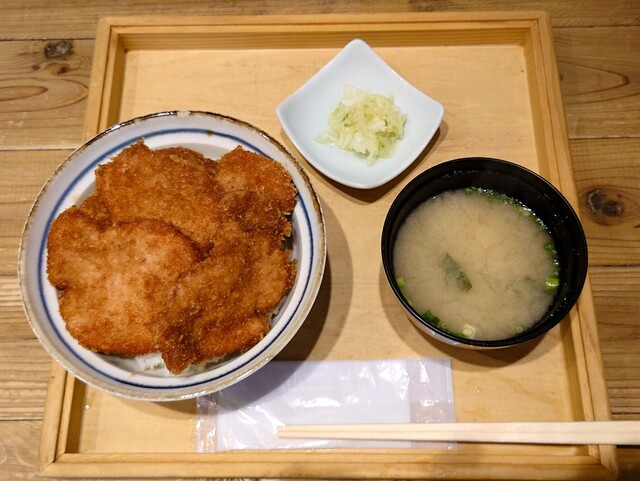 新潟カツ丼 タレカツ 神保町すずらん通り店的实拍高清图