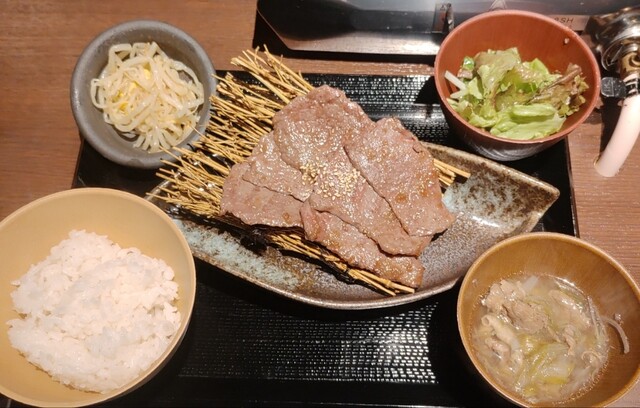 焼肉 BASE 架的实拍高清图