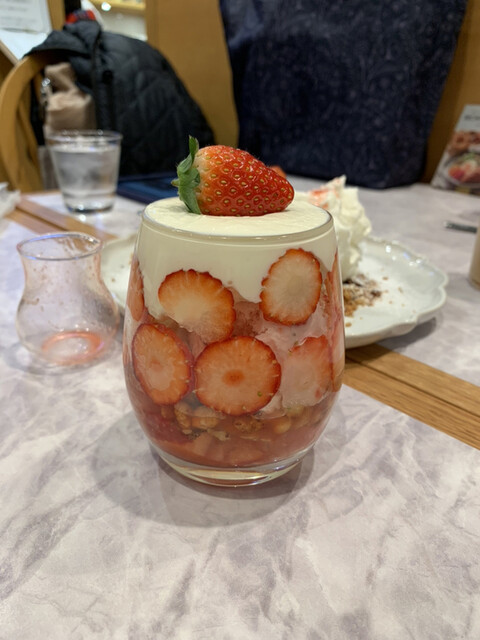 recommendations image for 菓子と喫茶 SIROYA