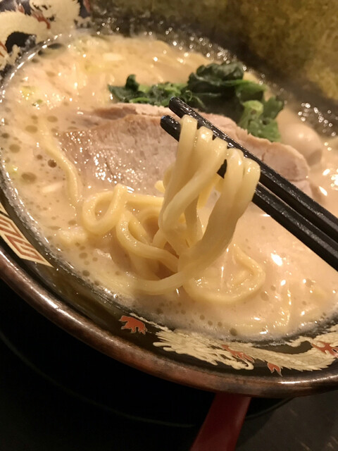 横濱家系ラーメン 神山 松屋町店的实拍高清图