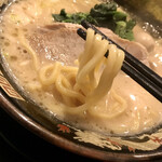 横濱家系ラーメン 神山 松屋町店的实拍图
