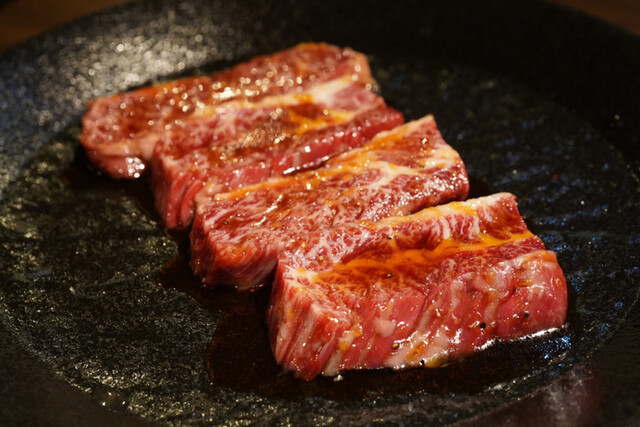 黒毛和牛焼肉 白か黒的實拍高清圖