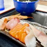 海鮮丼の駅前 阪神梅田店的实拍图