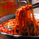 宮崎辛麺酒場 大井町バル横丁的实拍图