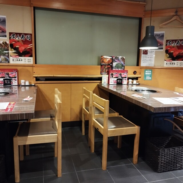 焼肉・しゃぶしゃぶ 肉の鶴々亭的实拍高清图