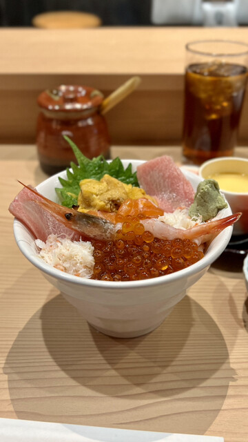 元祖ぶっち切り寿司 魚心 心斎橋店的實拍高清圖