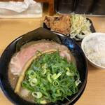濃厚らーめん 驚麺屋的实拍图