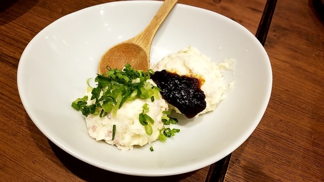 三代目 鳥メロ 神田西口駅前店的實拍高清圖