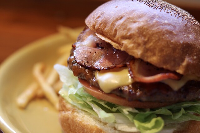 バーガーショップホットボックス的实拍高清图