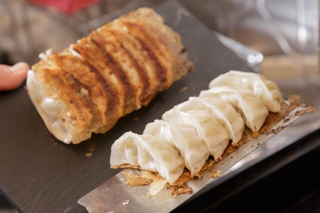 recommendations image for スタンドシャン食 TOKYO恵比寿 Champagne & GYOZA BAR