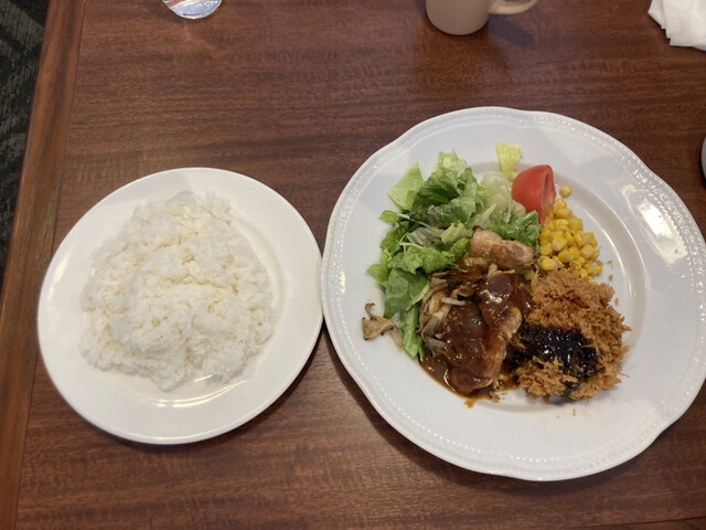 ロイヤルホスト 東新宿駅前店的實拍高清圖