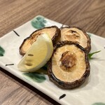牛ホルモンと鮮魚 牛富屋的實拍圖