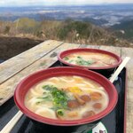 景信山頂上　景信茶屋　青木的实拍图