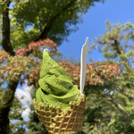 豆政　 金閣寺境内売店的實拍圖