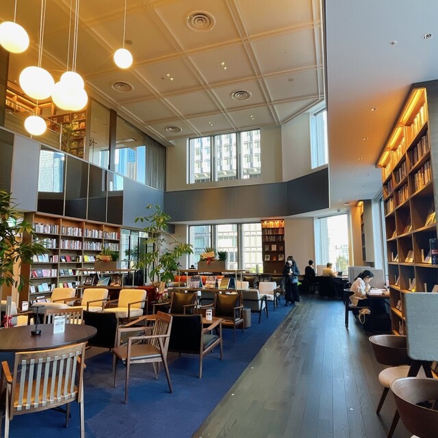 TSUTAYA BOOKSTORE SHARE LOUNGE MARUNOUCHI的实拍高清图