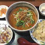東和酒場的實拍圖
