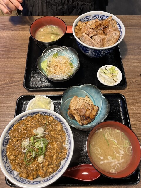 炭火焼豚丼 七凛茶屋坊ず的实拍高清图