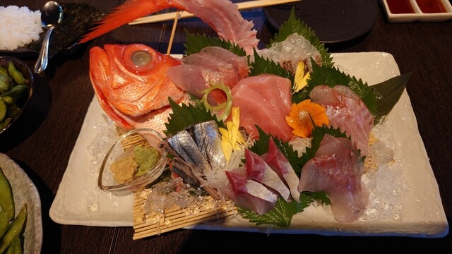 魚と旬菜と日本酒　炙りのどまん中的实拍高清图