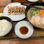 らーめん古潭 なんばCITY店的实拍图