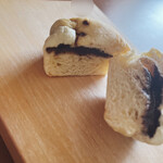 MILK IN BREAD的实拍图