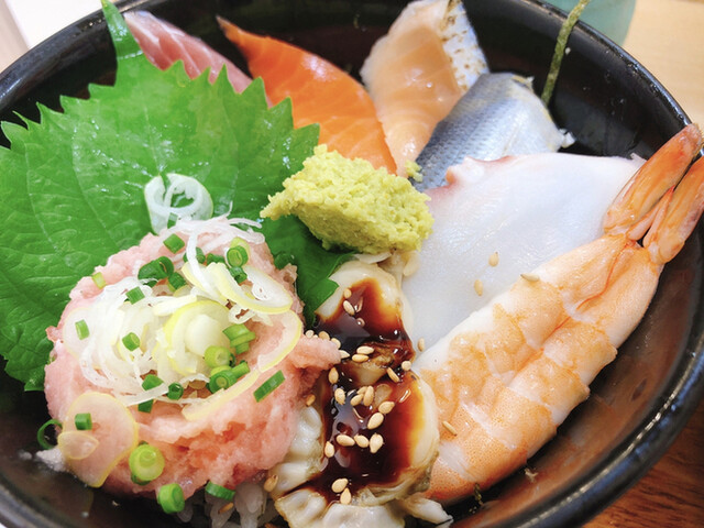 銀八丼 東大赤門前店的实拍高清图