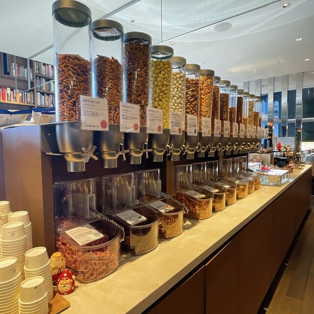 TSUTAYA BOOKSTORE SHARE LOUNGE MARUNOUCHI的实拍高清图