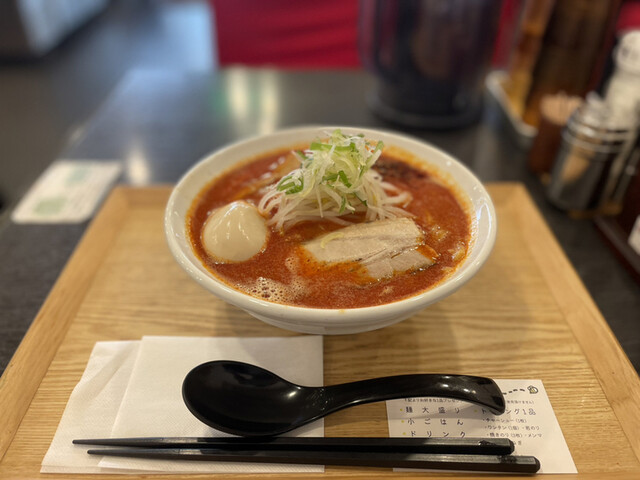 サッポロ ラーメン ハチ的实拍高清图