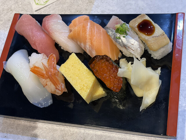 立喰い寿司 鮨處八千代 新宿三丁目店的實拍高清圖
