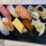 立喰い寿司 鮨處八千代 新宿三丁目店的實拍圖