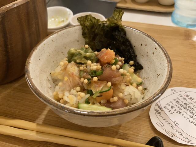 こめらく お茶漬けといろどり唐揚げ。 新宿ミロード店的实拍高清图