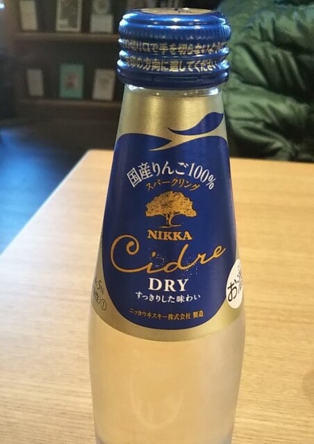 TSUTAYA BOOKSTORE SHARE LOUNGE MARUNOUCHI的实拍高清图