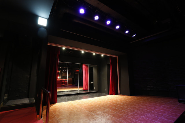 show restaurant nest 新宿店的實拍高清圖