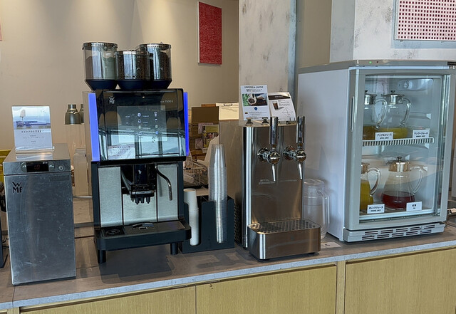 TSUTAYA BOOKSTORE CAFE LOUNGE 福岡空港店的實拍高清圖