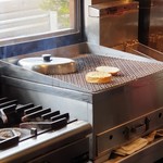 バーガーショップホットボックス的实拍图