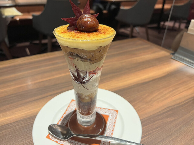 ロイヤルホスト 新宿三井ビル店的实拍高清图