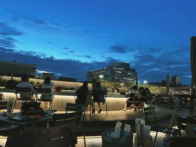 食と緑の空中庭園的实拍高清图