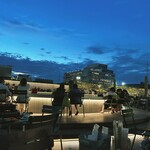 食と緑の空中庭園的实拍图