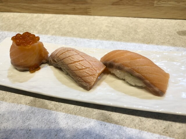 立喰い寿司 鮨處八千代 新宿三丁目店的實拍高清圖