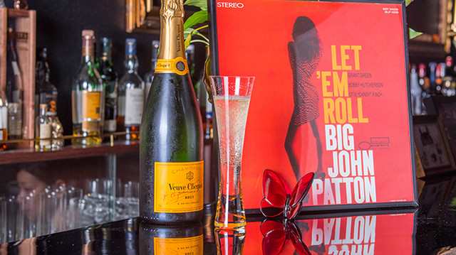 バー クラ クラ的实拍高清图