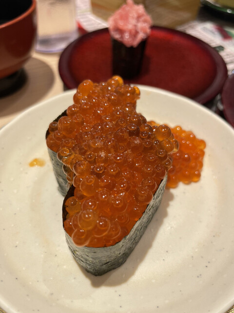 回転寿し魚まる的实拍高清图