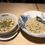 本田麺業 神田西口駅前店的實拍圖
